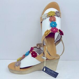 AVELLINI GENUINE LEATHER COLORFUL FLORAL PLATFORM, TAN STRAPS, ITALIAN, SIZE9
